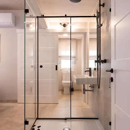 Seafront 3-bed Palazzino With Jacuzzi, Heart Of Balluta Villa *