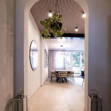 Seafront 3-bed Palazzino With Jacuzzi, Heart Of Balluta *