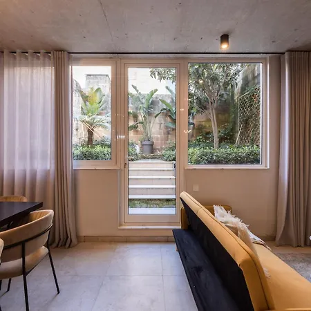 Seafront 3-bed Palazzino With Jacuzzi, Heart Of Balluta Villa