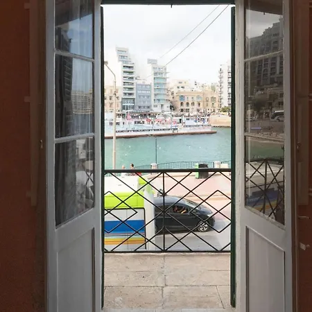 Seafront 3-bed Palazzino With Jacuzzi, Heart Of Balluta Villa Sliema