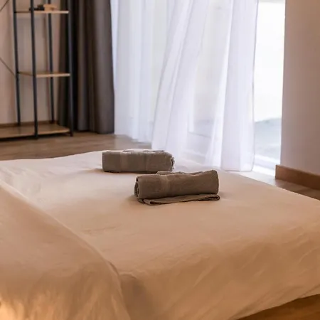 Seafront 3-bed Palazzino With Jacuzzi, Heart Of Balluta Villa