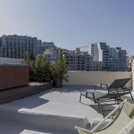 Seafront 3-bed Palazzino With Jacuzzi, Heart Of Balluta Villa *