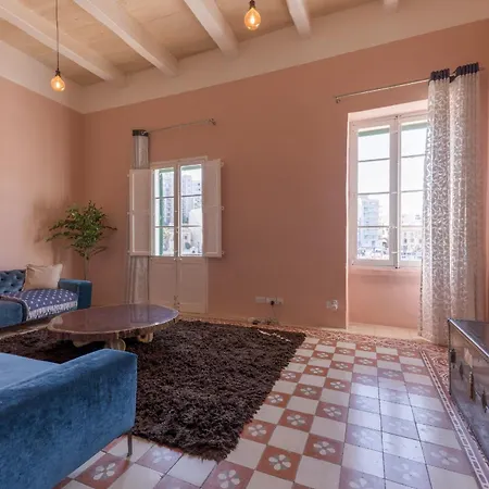 Seafront 3-bed Palazzino With Jacuzzi, Heart Of Balluta Sliema