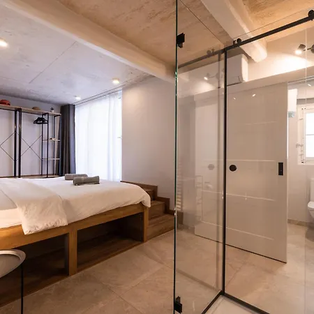 Seafront 3-bed Palazzino With Jacuzzi, Heart Of Balluta Vilă Sliema