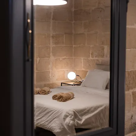 Seafront 3-bed Palazzino With Jacuzzi, Heart Of Balluta Sliema