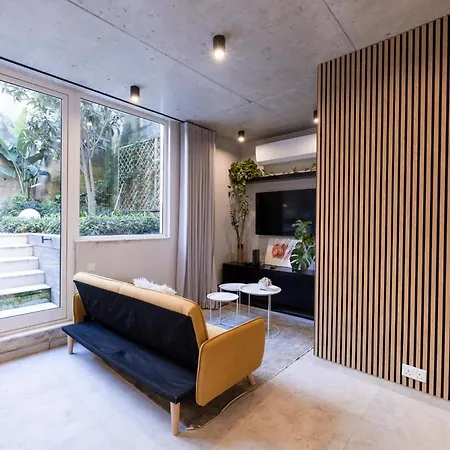 Seafront 3-bed Palazzino With Jacuzzi, Heart Of Balluta Vilă Sliema