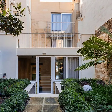 Seafront 3-bed Palazzino With Jacuzzi, Heart Of Balluta Vilă *