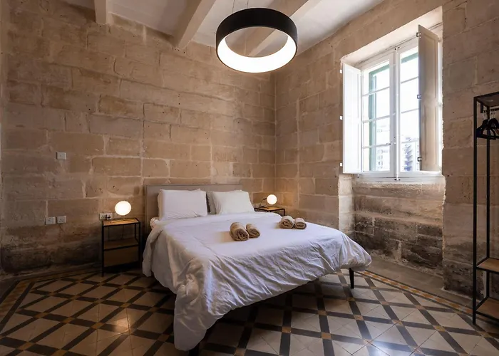 Vilă Seafront 3-bed Palazzino With Jacuzzi, Heart Of Balluta