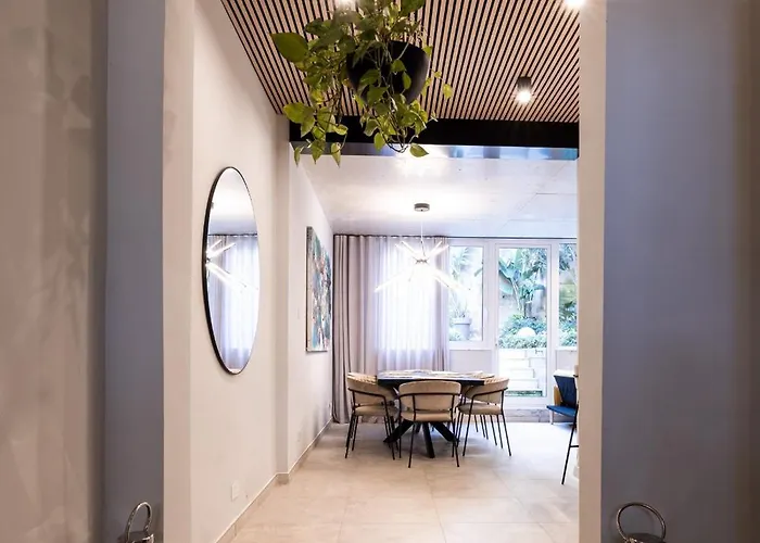 Seafront 3-bed Palazzino With Jacuzzi, Heart Of Balluta *