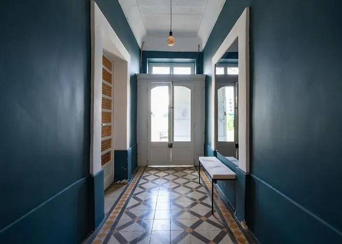 Seafront 3-bed Palazzino With Jacuzzi, Heart Of Balluta Sliema