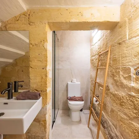 Seafront 3-bed Palazzino With Jacuzzi, Heart Of Balluta Villa *